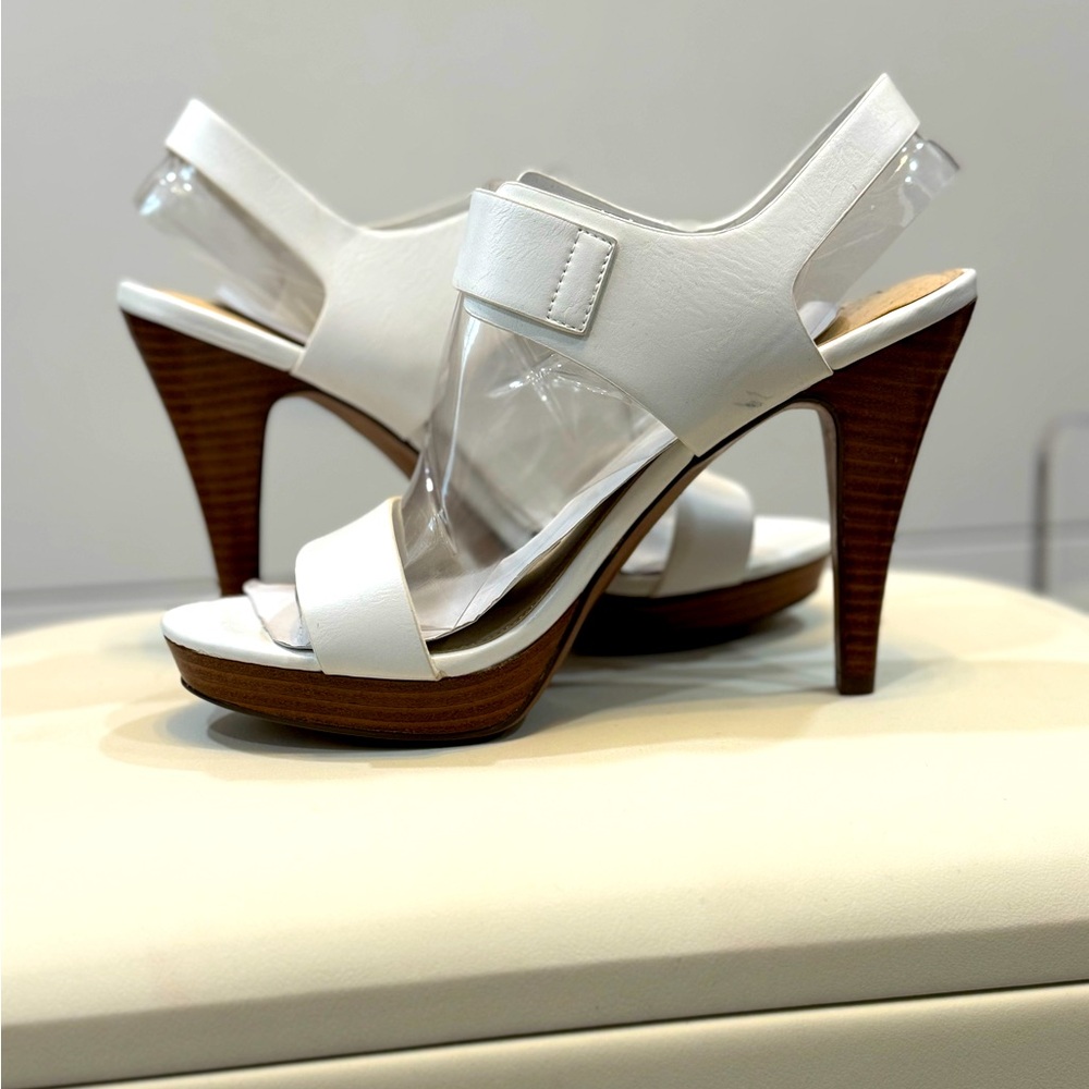 Kelly & Katie White Heeled Sandals | Pre-Loved | Never Worn | Size 8.5